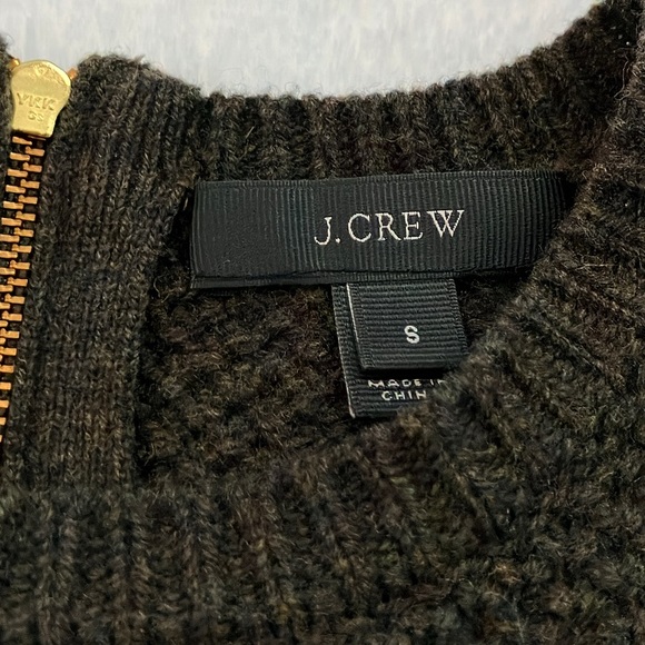 Like New J. Crew Green Knit Shirttail Sweater in Liberty Poppy Floral - Picture 6 of 7